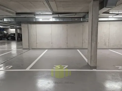 Pronájem garážového stání, Olomouc, Hněvotínská, 13 m2