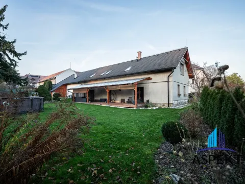 Prodej rodinného domu, Neumětely, V Chaloupkách, 220 m2