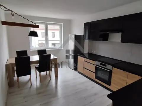 Prodej bytu 3+1, Mladá Vožice, Husovo náměstí, 80 m2