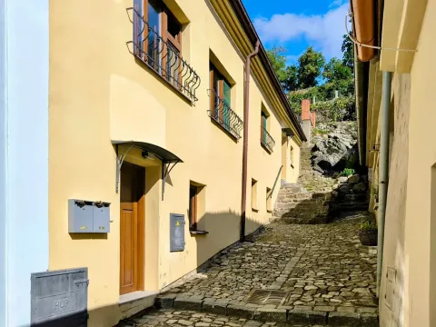 Prodej atypického bytu, Třebíč, Na Úbočí, 85 m2