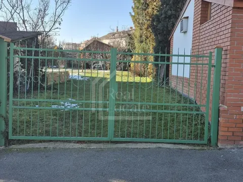 Pronájem garážového stání, Praha - Žižkov, Pod vrcholem, 30 m2