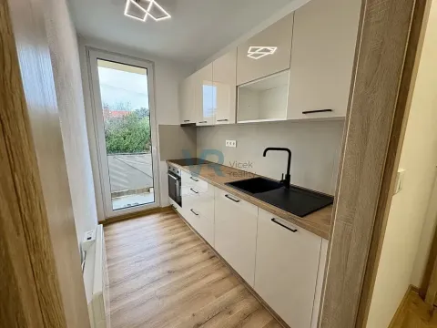 Prodej bytu 2+1, Slavče, 72 m2