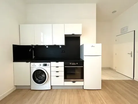 Pronájem bytu 1+kk, Praha - Vysočany, Poděbradská, 28 m2