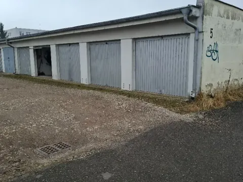 Pronájem garáže, Hradec Králové, U Mostku, 19 m2