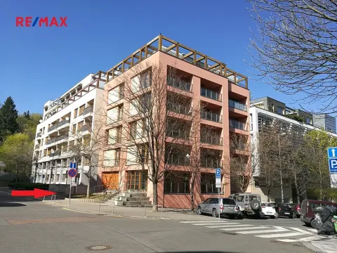 Pronájem garážového stání, Praha - Smíchov, Randova, 15 m2