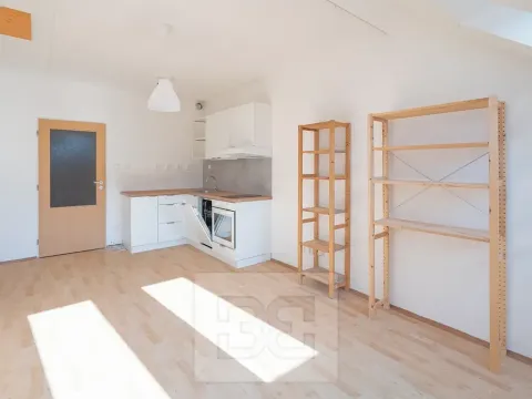 Pronájem bytu 1+kk, Praha - Kbely, Herlíkovická, 30 m2
