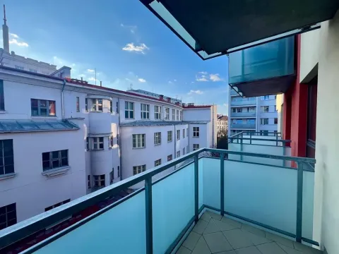 Pronájem bytu 1+kk, Praha - Žižkov, Baranova, 35 m2