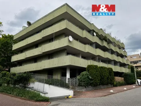 Pronájem garážového stání, Praha - Troja, Vřesová, 15 m2