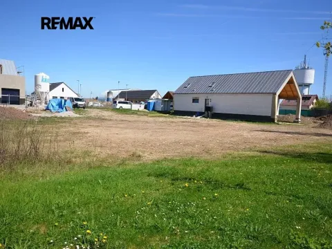 Pronájem zahrady, Slaný, 800 m2