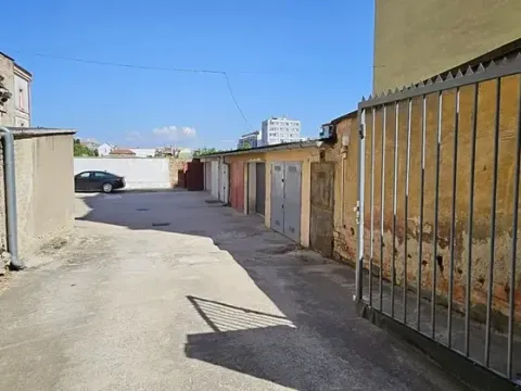 Pronájem garáže, Brno, Rybníček, 18 m2