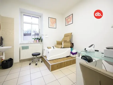 Pronájem obchodního prostoru, Karlovy Vary, Nejdecká, 16 m2