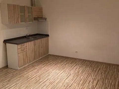 Pronájem bytu 1+kk, Počátky, Lipárecké nám., 31 m2