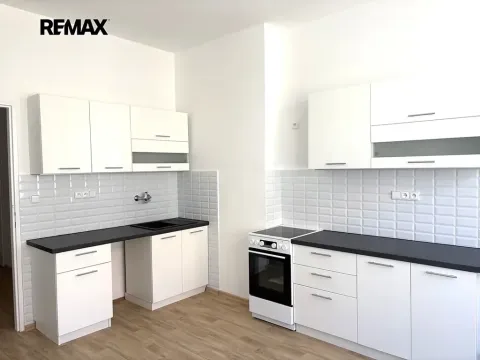 Pronájem bytu 1+1, Praha - Libeň, Pivovarnická, 55 m2