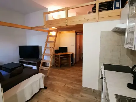 Pronájem bytu 1+kk, Praha - Smíchov, Plzeňská, 22 m2