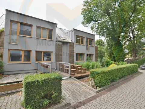 Pronájem bytu 2+kk, Klecany, Nám. Třebízského, 52 m2