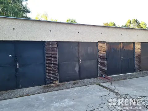 Pronájem garáže, Brno, Řezáčova, 18 m2