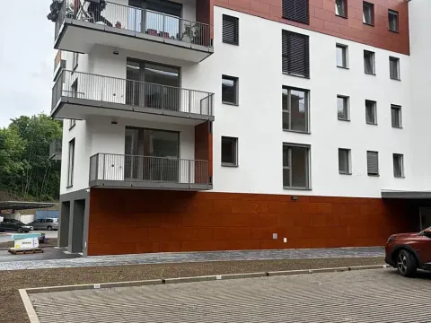 Pronájem garážového stání, Jablonec nad Nisou, Za Jízdárnou, 12 m2