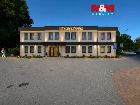 Prodej obchodního prostoru, Třinec - Staré Město, nám. Míru, 425 m2