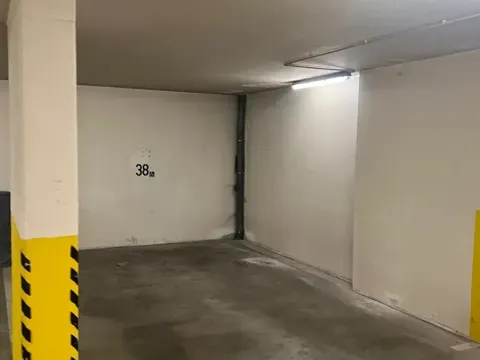Pronájem garážového stání, Praha - Žižkov, Husitská, 18 m2