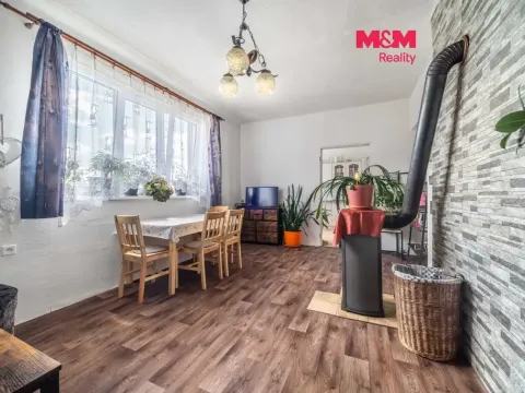Prodej bytu 3+1, Suchomasty, 74 m2