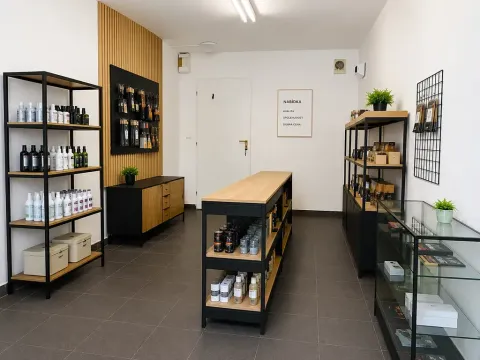 Pronájem obchodního prostoru, Hradec Králové, Dukelská třída, 20 m2