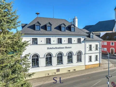 Pronájem restaurace, Osečná, Svatovítské náměstí, 183 m2