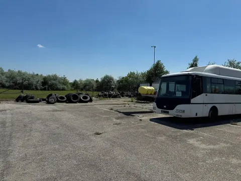 Pronájem komerčního pozemku, Holubice, 700 m2