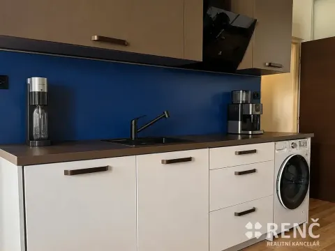 Prodej bytu 3+1, Brno, Bellova, 72 m2