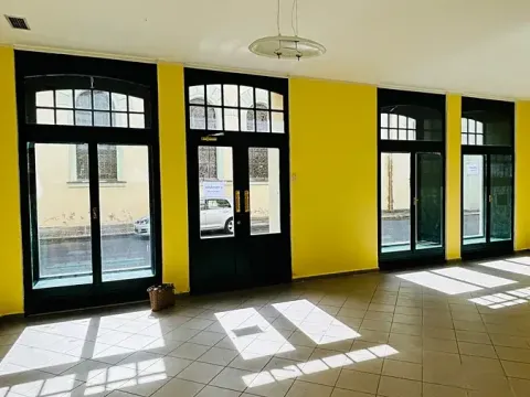Pronájem obchodního prostoru, Karlovy Vary, Mariánskolázeňská, 52 m2