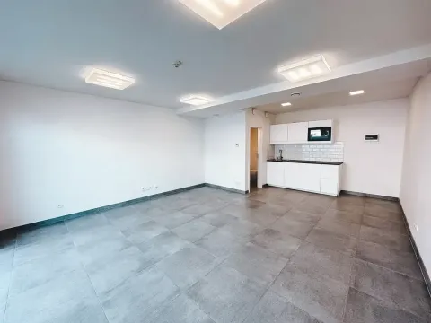 Pronájem kanceláře, Praha - Žižkov, Ke kapslovně, 33 m2