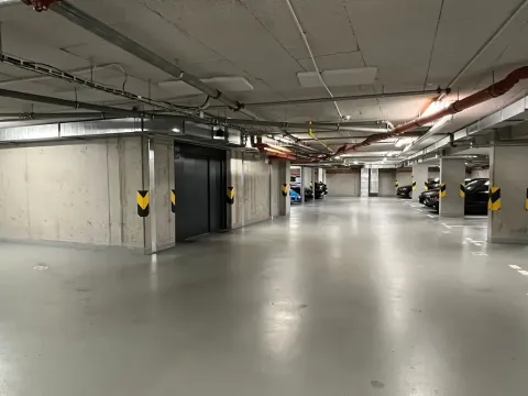 Pronájem garážového stání, Praha - Smíchov, Pod Barvířkou, 16 m2