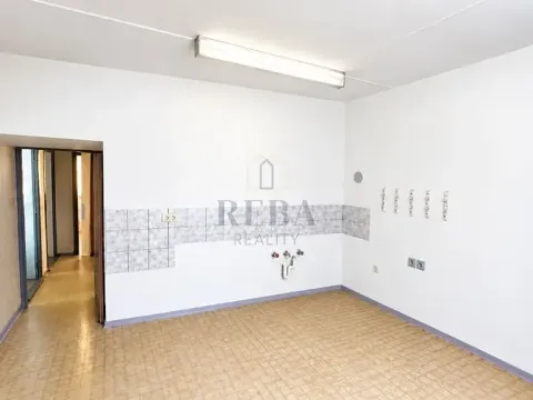 Prodej bytu 3+1, Karlovy Vary, Úvalská, 83 m2