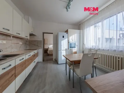 Prodej bytu 3+1, Karlovy Vary, Šumavská, 64 m2