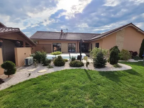 Prodej rodinného domu, Roudnice nad Labem, 250 m2