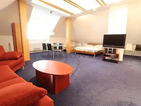 Pronájem bytu 2+1, Hradec Králové, Malé náměstí, 98 m2